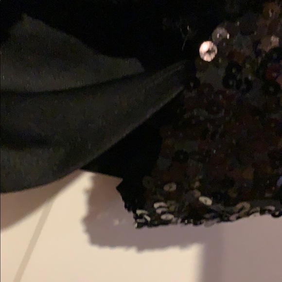 Black sequin layer on front 100% polyester top - Picture 3 of 5